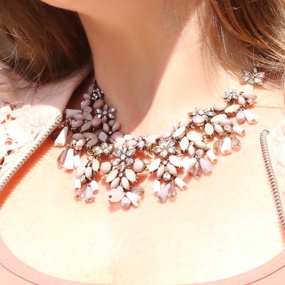 Flower necklace - Picture 1 of 3